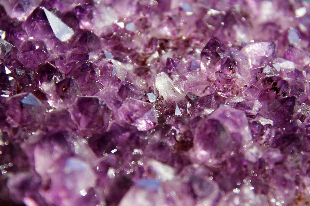 Healing Stones: Harness the Earth’s Energy for Physical, Emotional, and Spiritual Wellness